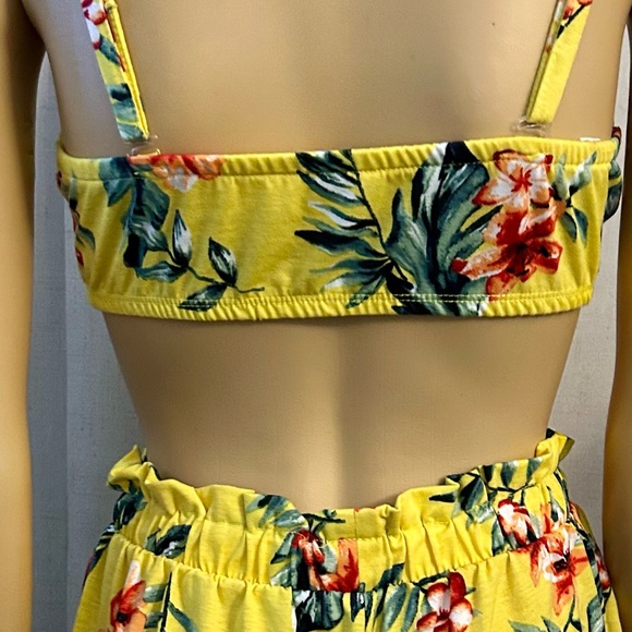 No Boundaries, top and shorts set. Yellow floral. Sz M (7-9) - Picture 5 of 7